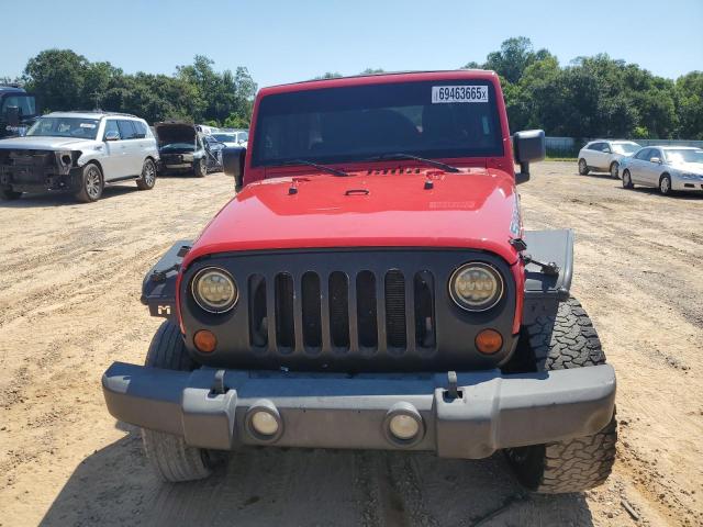 1J4BA5H13BL570019 - 2011 JEEP WRANGLER U SAHARA წითელი ფოტო 5