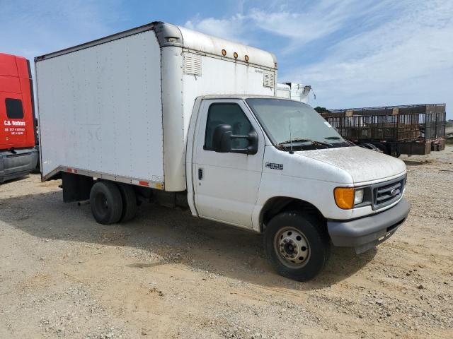 1FDWE35L94HA49670 - 2004 FORD ECONOLINE E350 SUPER DUTY CUTAWAY VAN WHITE photo 4