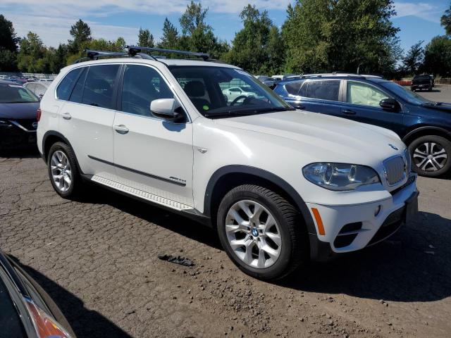 5UXZW0C54D0B92530 - 2013 BMW X5 XDRIVE35D WHITE photo 4