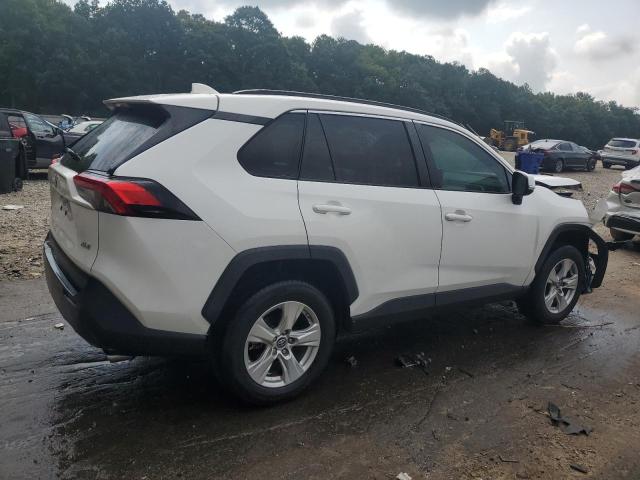 2T3W1RFV3KW032356 - 2019 TOYOTA RAV4 XLE WHITE photo 3
