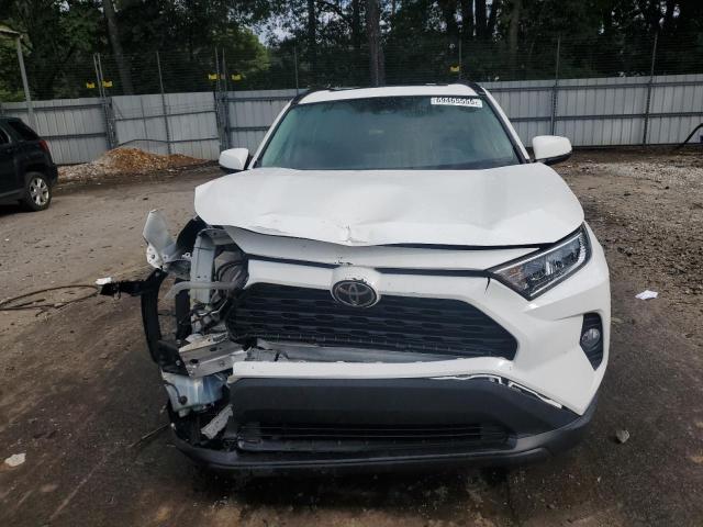 2T3W1RFV3KW032356 - 2019 TOYOTA RAV4 XLE WHITE photo 5