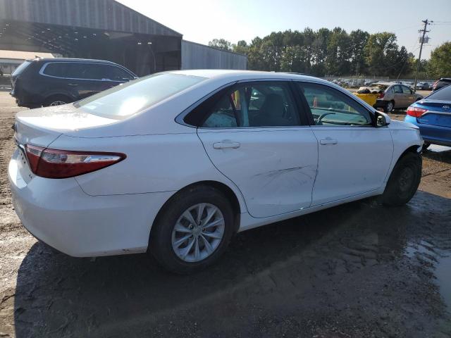 4T1BF1FK9GU164853 - 2016 TOYOTA CAMRY LE WHITE photo 3