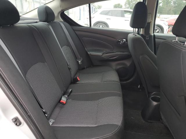 3N1CN7AP8KL818135 - 2019 NISSAN VERSA S 银色 照片 10