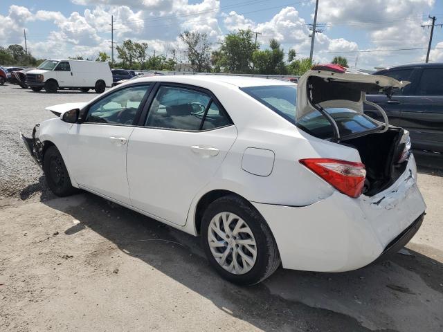 5YFBURHE5JP784314 - 2018 TOYOTA COROLLA L თეთრი ფოტო 2