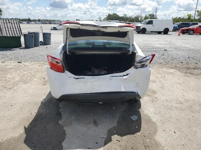 5YFBURHE5JP784314 - 2018 TOYOTA COROLLA L თეთრი ფოტო 6