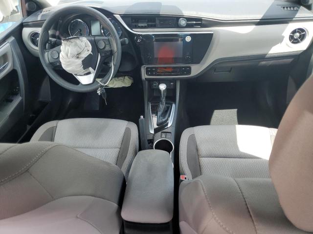 5YFBURHE5JP784314 - 2018 TOYOTA COROLLA L თეთრი ფოტო 8