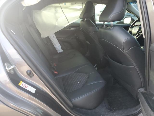 4T1B11HK1JU593181 - 2018 TOYOTA CAMRY L ნაცრისფერი ფოტო 10