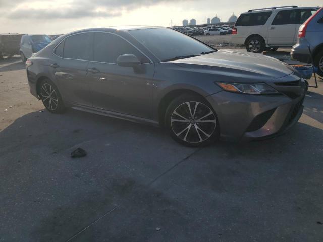 4T1B11HK1JU593181 - 2018 TOYOTA CAMRY L ნაცრისფერი ფოტო 4