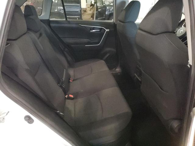 4T3RWRFV2MU038196 - 2021 TOYOTA RAV4 XLE Biały zdjęcie 11