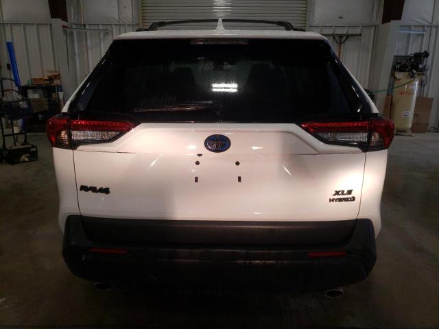 4T3RWRFV2MU038196 - 2021 TOYOTA RAV4 XLE Biały zdjęcie 6