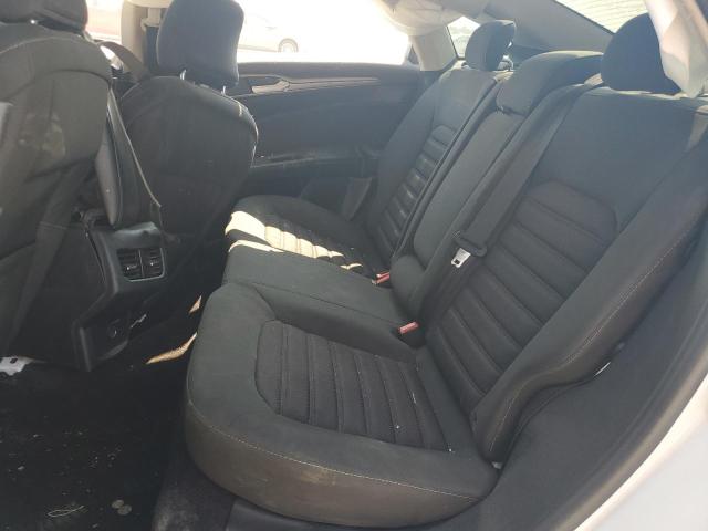 3FA6P0H72HR356071 - 2017 FORD FUSION SE WHITE photo 10