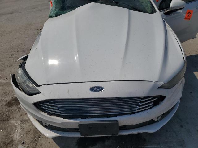 3FA6P0H72HR356071 - 2017 FORD FUSION SE WHITE photo 11