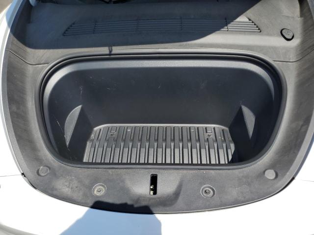 7SAYGAEE2RF151318 - 2024 TESLA MODEL Y Ақ фото 11