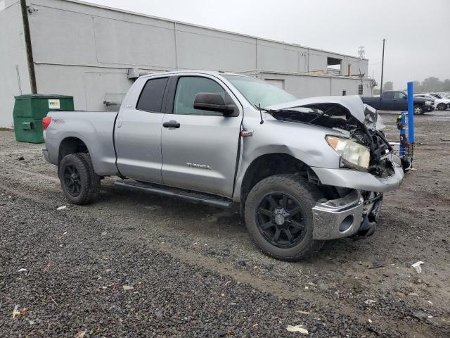 5TFUY5F14DX289839 - 2013 TOYOTA TUNDRA DOUBLE CAB SR5 SILVER photo 4