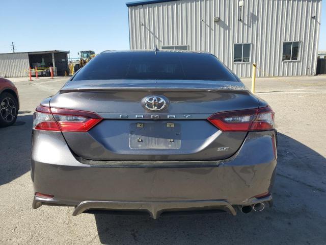 4T1T11AK7NU660676 - 2022 TOYOTA CAMRY SE GRAY photo 6
