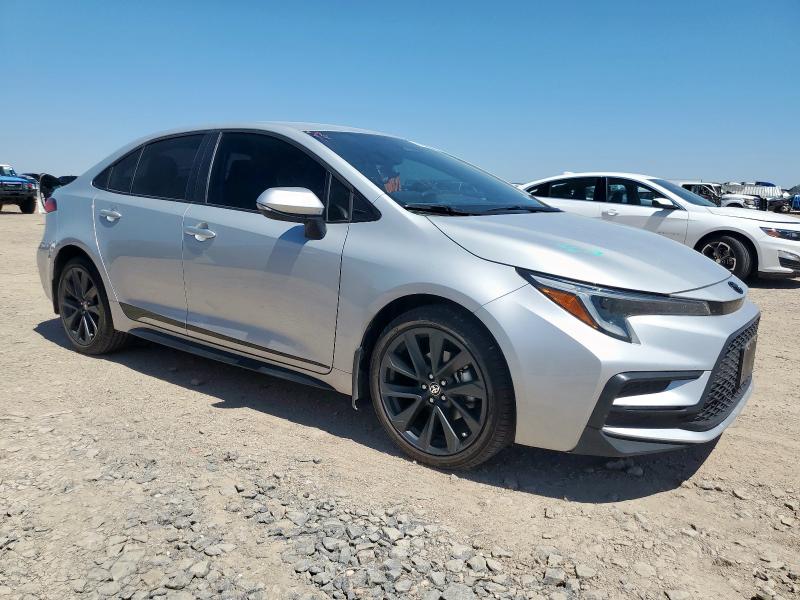 5YFS4MCE9RP186670 - 2024 TOYOTA COROLLA SE Сріблястий фото 4