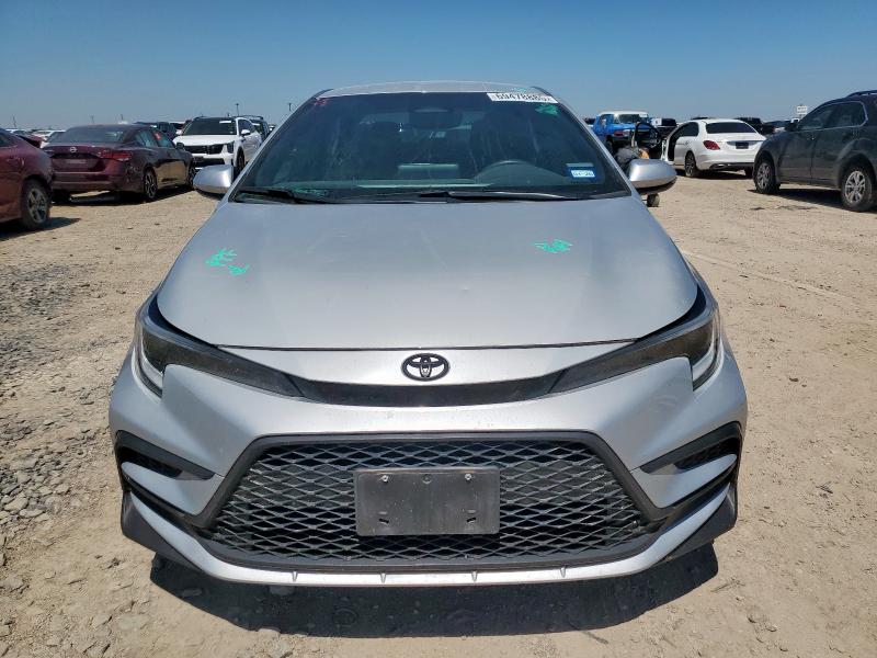 5YFS4MCE9RP186670 - 2024 TOYOTA COROLLA SE Сріблястий фото 5