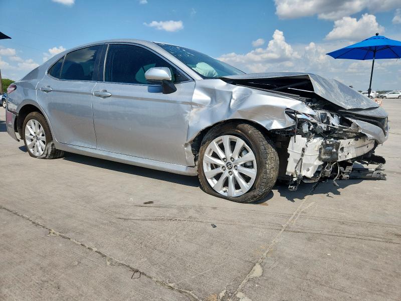 4T1C11AK2LU996104 - 2020 TOYOTA CAMRY LE SILVER photo 4