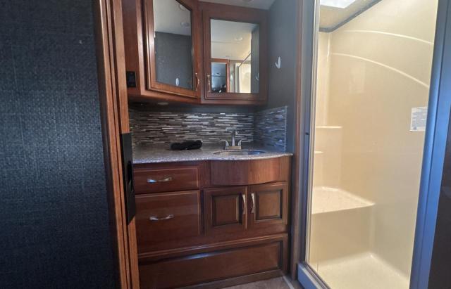 4UZACJDT0HCJD1128 - 2017 FREIGHTLINER CHASSIS XC Бежевий фото 13