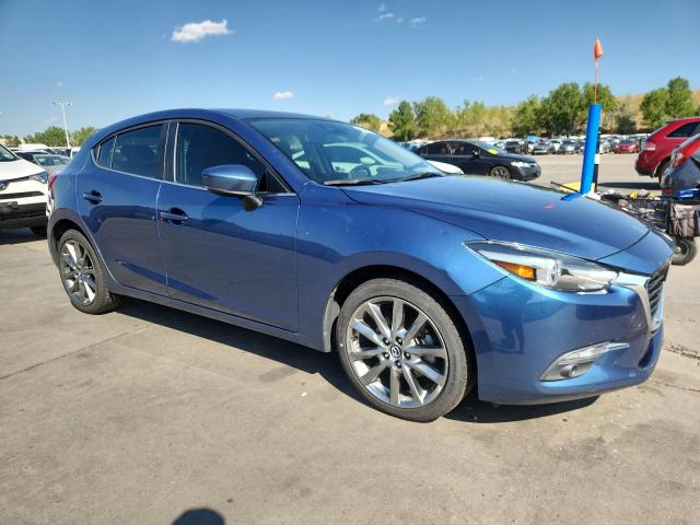 3MZBN1M35JM235008 - 2018 MAZDA 3 GRAND TOURING Blau Foto 4