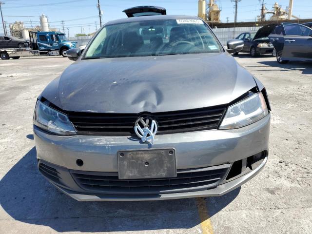 3VWDX7AJ3CM412909 - 2012 VOLKSWAGEN JETTA SE Մոխրագույն լուսանկար 5