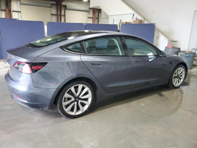 5YJ3E1EA4NF372472 - 2022 TESLA MODEL 3 灰色 照片 3