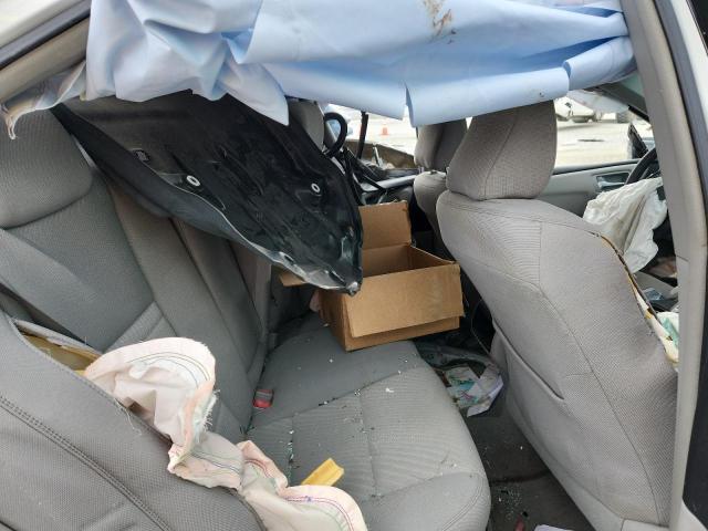 4T1BF1FK6HU345796 - 2017 TOYOTA CAMRY LE WHITE photo 10