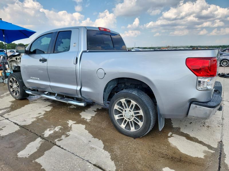 5TFRM5F10DX067400 - 2013 TOYOTA TUNDRA DOUBLE CAB SR5 SILVER photo 2