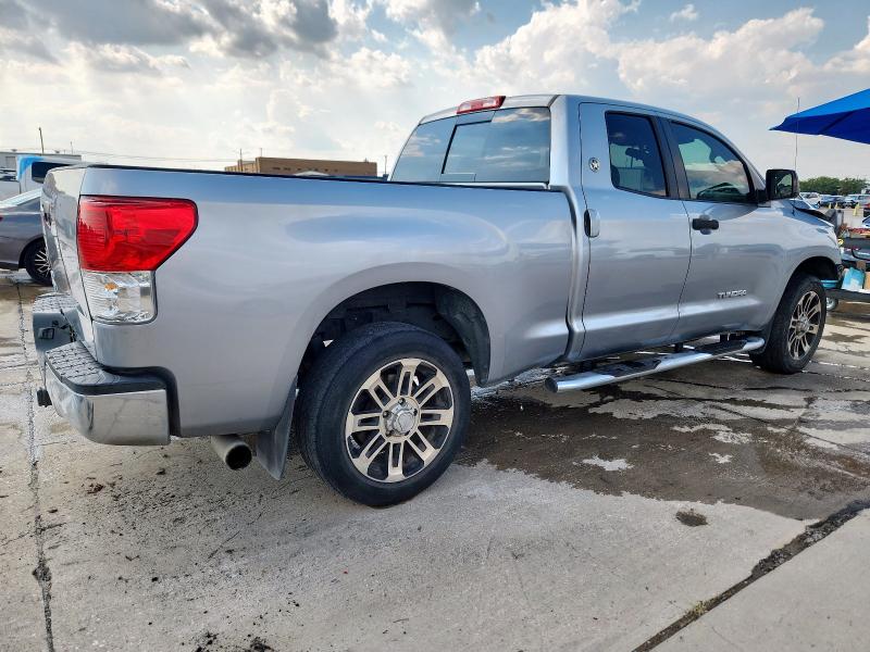 5TFRM5F10DX067400 - 2013 TOYOTA TUNDRA DOUBLE CAB SR5 SILVER photo 3