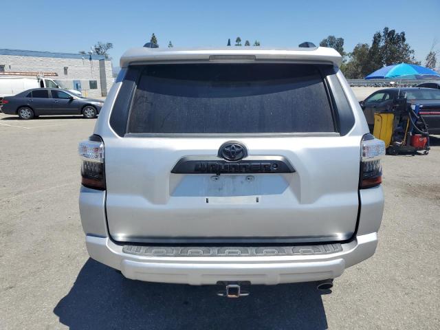 JTEBU5JR5J5509251 - 2018 TOYOTA 4RUNNER SR5/SR5 PREMIUM SILVER photo 6