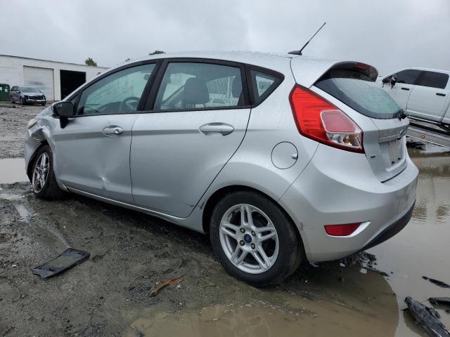 3FADP4EJ4JM124444 - 2018 FORD FIESTA SE Күміс фото 2