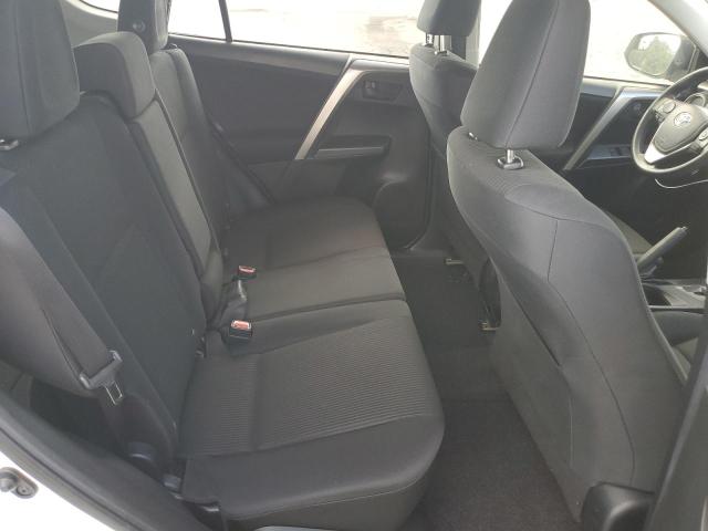 JTMZFREV9JD121988 - 2018 TOYOTA RAV4 LE Ақ фото 11