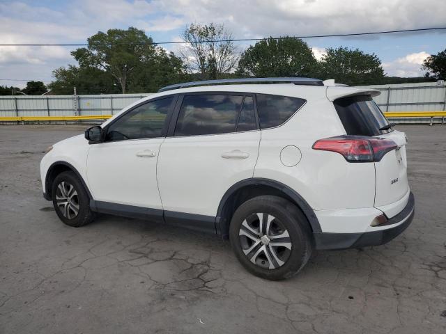 JTMZFREV9JD121988 - 2018 TOYOTA RAV4 LE Ақ фото 2