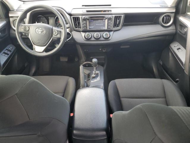 JTMZFREV9JD121988 - 2018 TOYOTA RAV4 LE Ақ фото 8