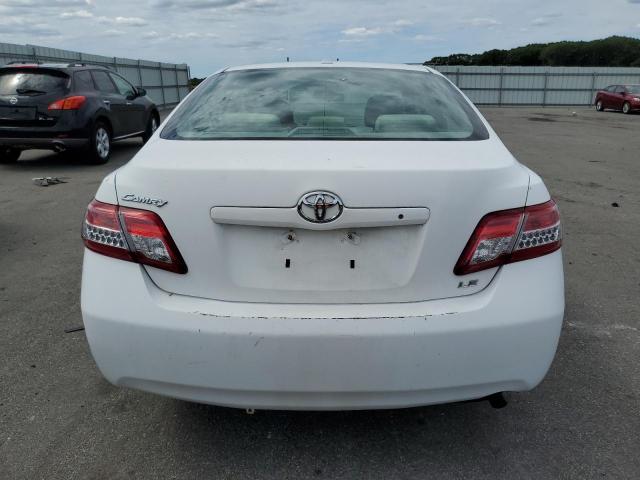 4T1BF3EK5AU565269 - 2010 TOYOTA CAMRY BASE 白色 照片 6