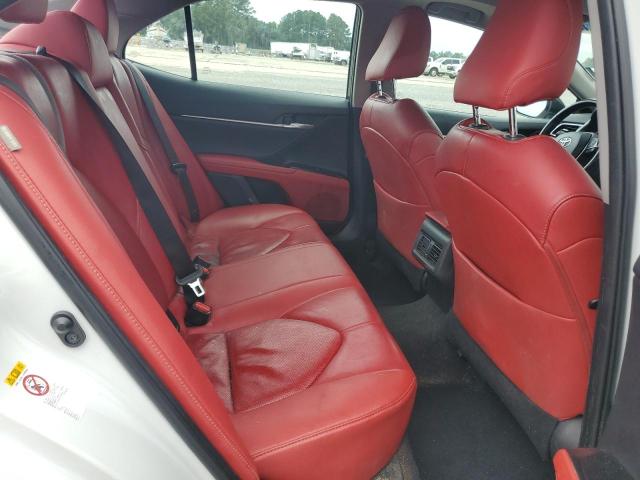 4T1B61HK0JU084703 - 2018 TOYOTA CAMRY XSE თეთრი ფოტო 10