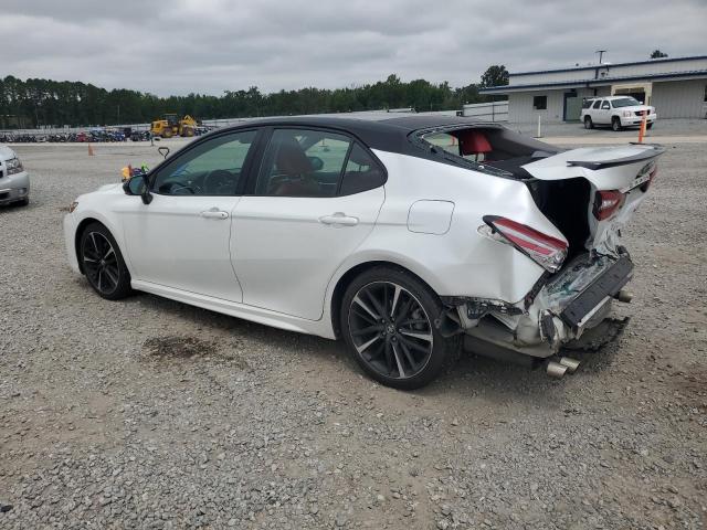 4T1B61HK0JU084703 - 2018 TOYOTA CAMRY XSE თეთრი ფოტო 2