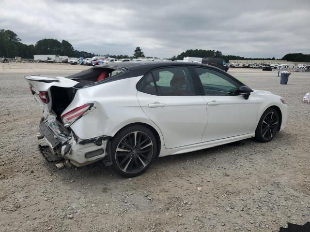 4T1B61HK0JU084703 - 2018 TOYOTA CAMRY XSE თეთრი ფოტო 3