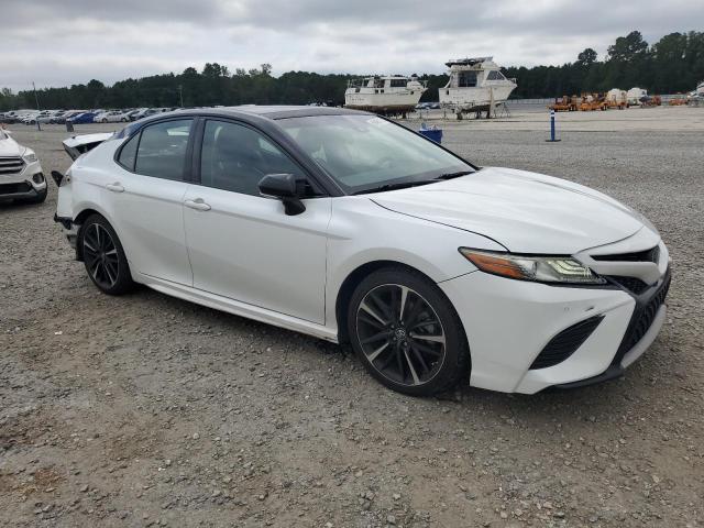 4T1B61HK0JU084703 - 2018 TOYOTA CAMRY XSE თეთრი ფოტო 4
