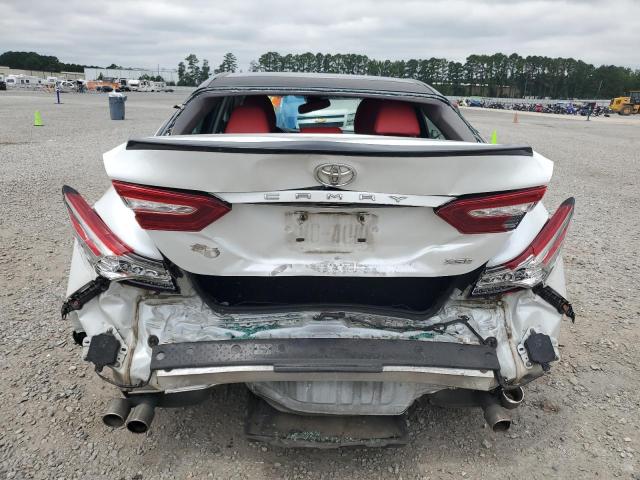 4T1B61HK0JU084703 - 2018 TOYOTA CAMRY XSE თეთრი ფოტო 6