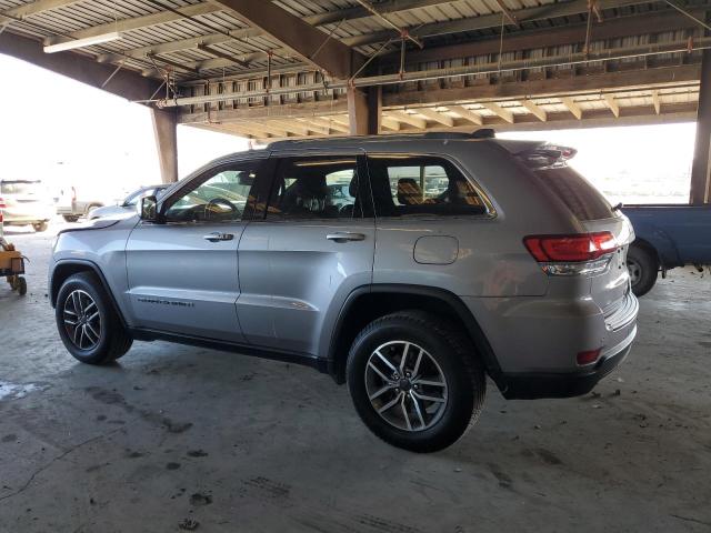 1C4RJEAG5LC280949 - 2020 JEEP GRAND CHEROKEE LAREDO SILVER photo 2