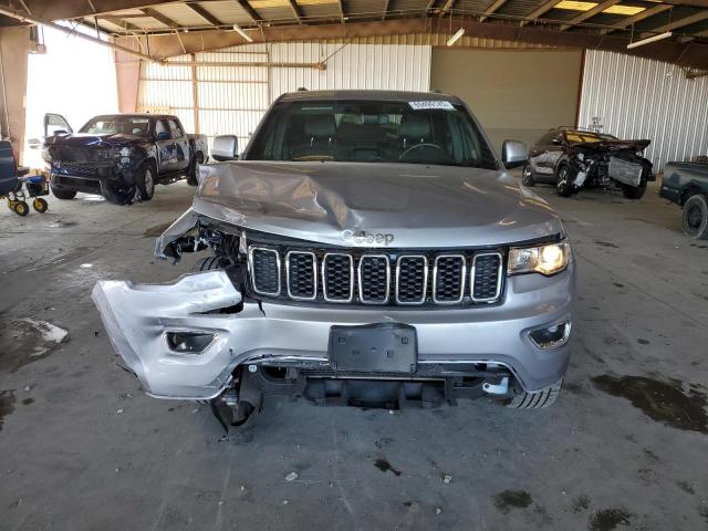 1C4RJEAG5LC280949 - 2020 JEEP GRAND CHEROKEE LAREDO SILVER photo 5