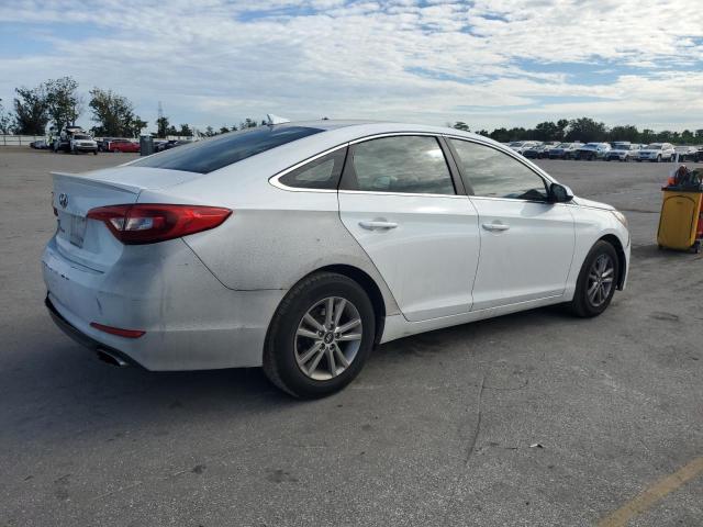 5NPE24AF4HH563318 - 2017 HYUNDAI SONATA SE WHITE photo 3