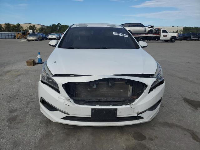 5NPE24AF4HH563318 - 2017 HYUNDAI SONATA SE WHITE photo 5