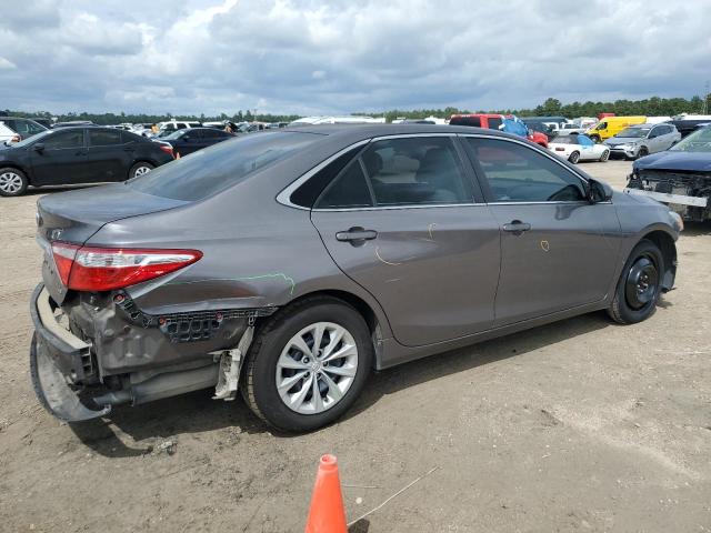 4T4BF1FKXFR503589 - 2015 TOYOTA CAMRY LE GRAY photo 3