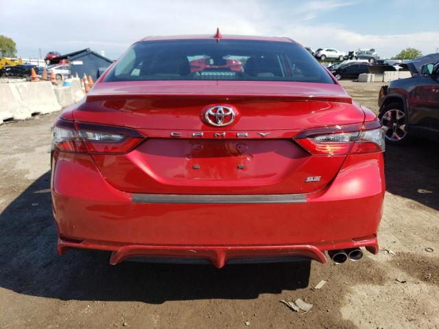 4T1T11AK6PU103664 - 2023 TOYOTA CAMRY SE NIGHT SHADE RED photo 6