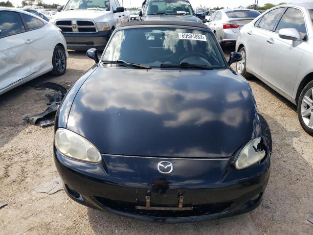 JM1NB353110211228 - 2001 MAZDA MX-5 MIATA BASE BLACK photo 5