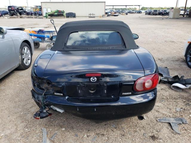 JM1NB353110211228 - 2001 MAZDA MX-5 MIATA BASE BLACK photo 6