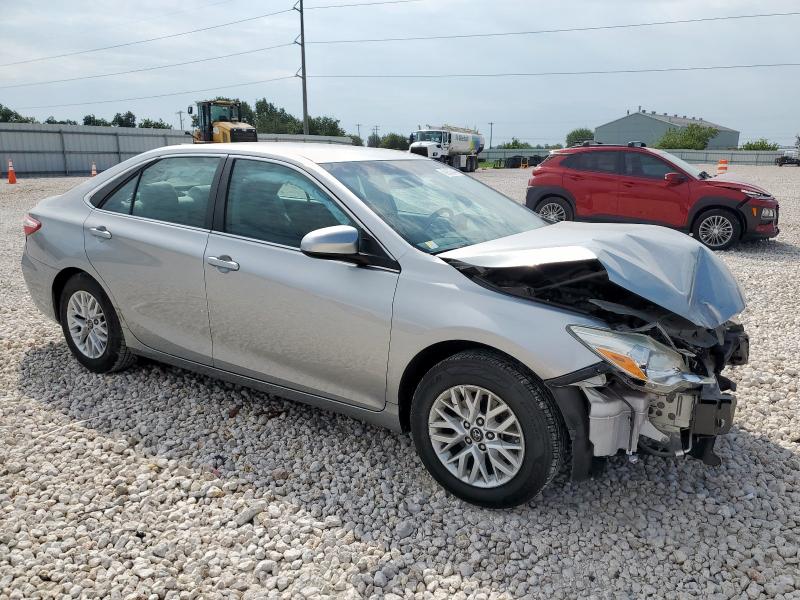 4T1BF1FK5GU260639 - 2016 TOYOTA CAMRY LE SILVER photo 4
