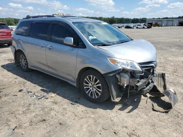 5TDYZ3DC6JS940784 - 2018 TOYOTA SIENNA XLE 银色 照片 4